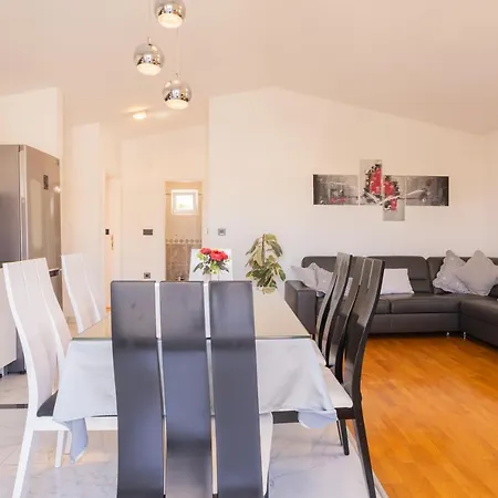 Διαμέρισμα Tomo