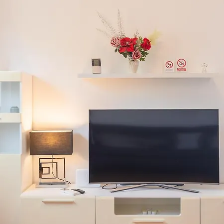 Tomo * ポドストラナ