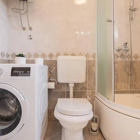 Tomo * ポドストラナ